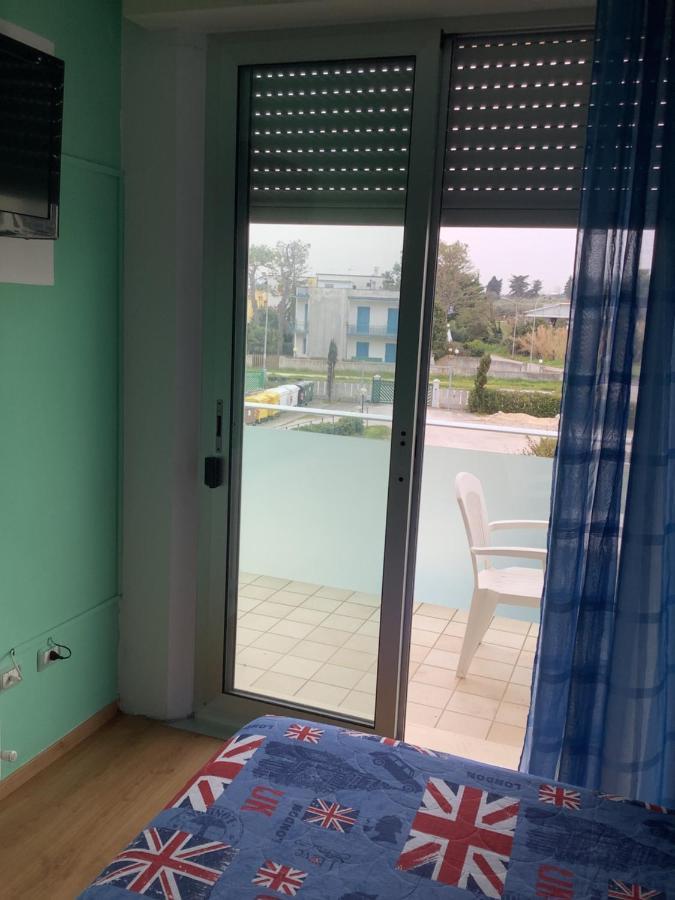 Отель Oasi Mare Нумана Экстерьер фото